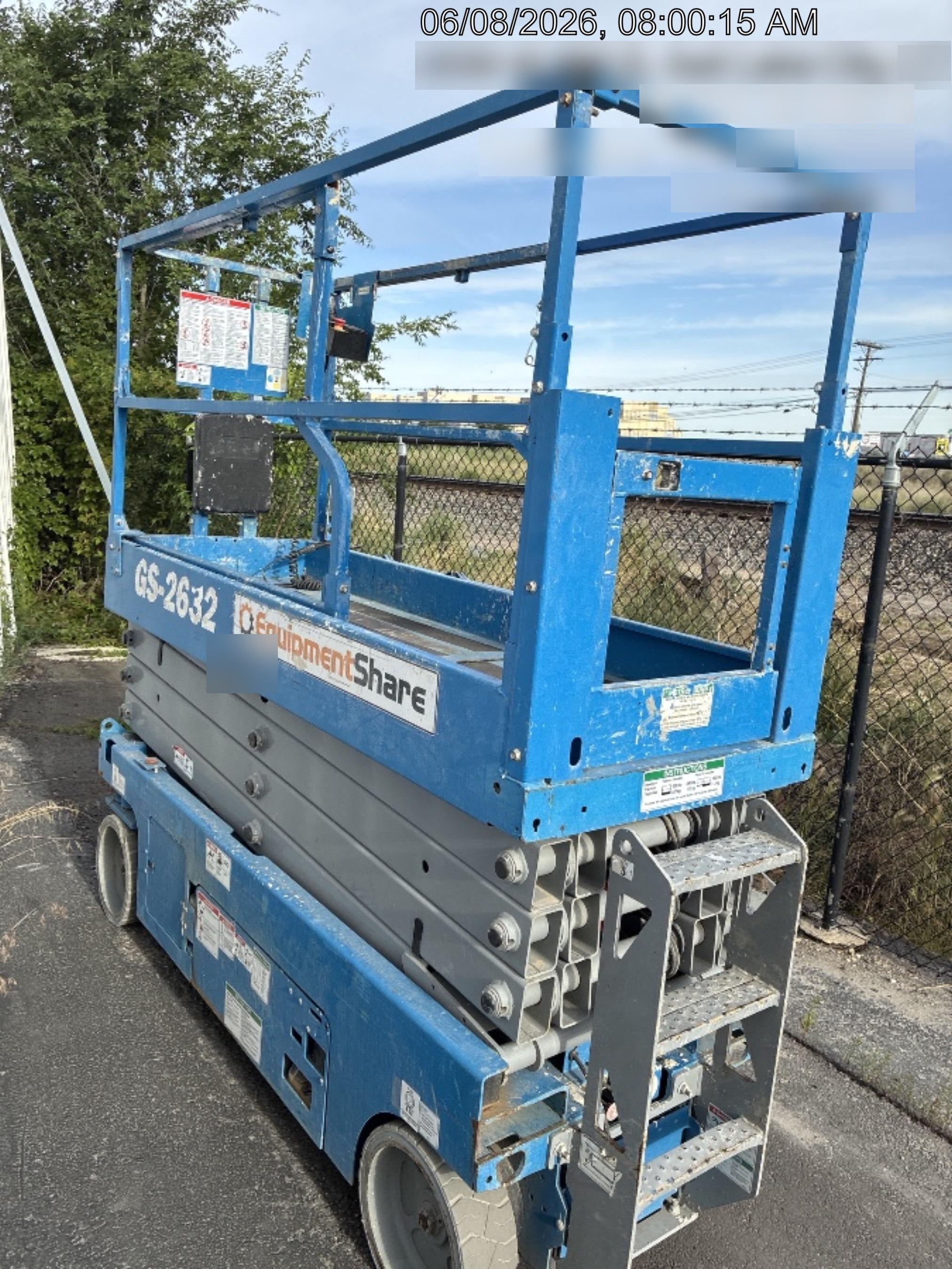 2019 Genie GS-2632 Folding rails with half height swing gate