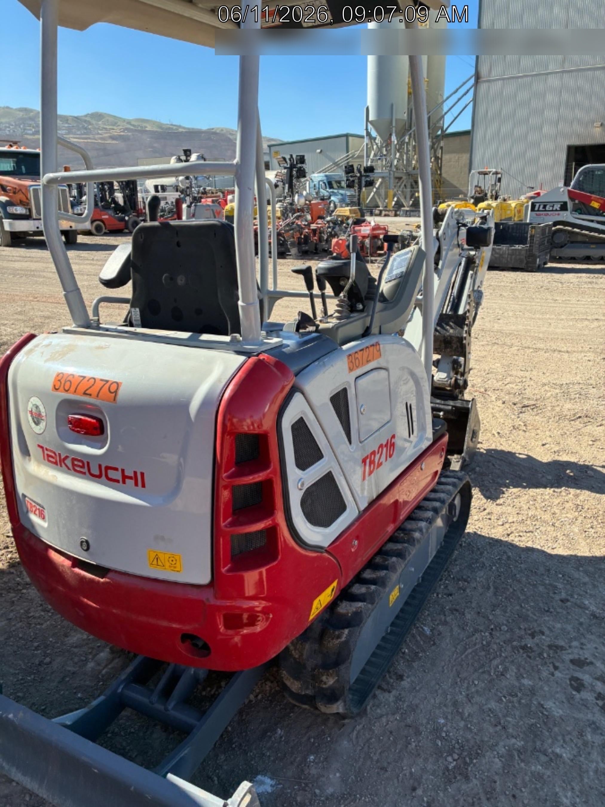2023 TAKEUCHI TB216R