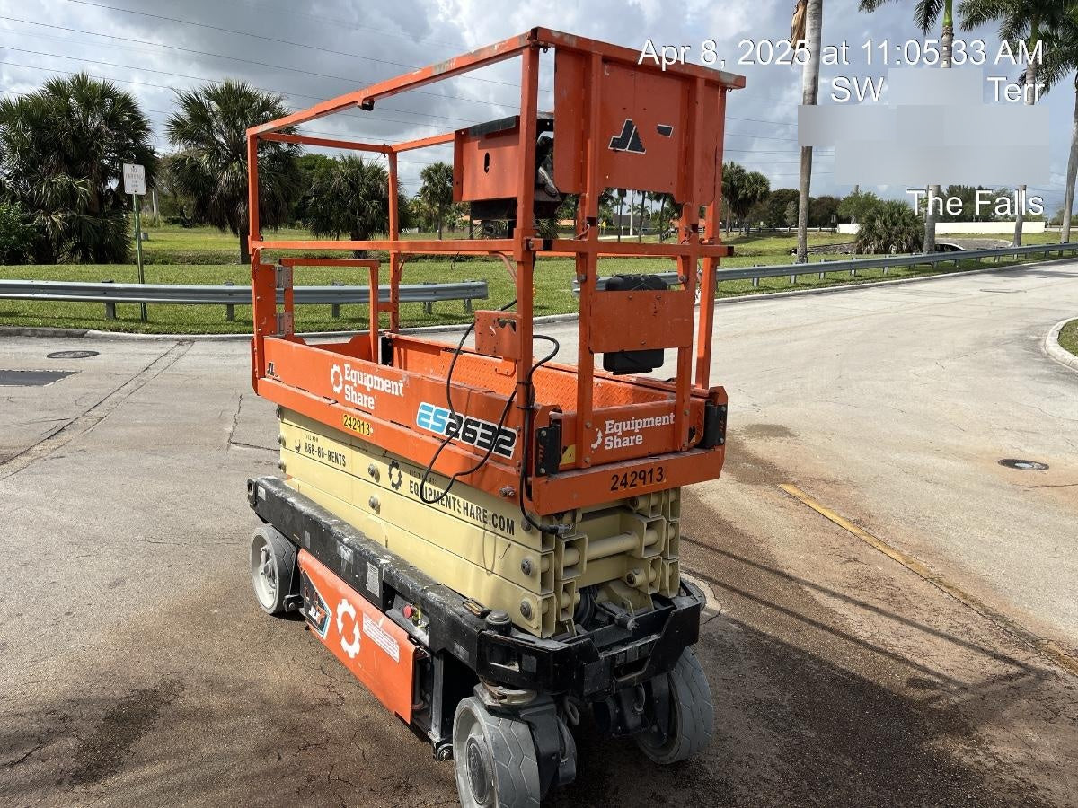 2022 JLG ES2632