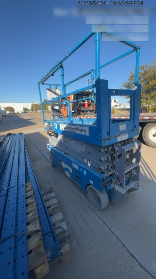 2019 Genie GS-2632 Folding rails with half height swing gate
