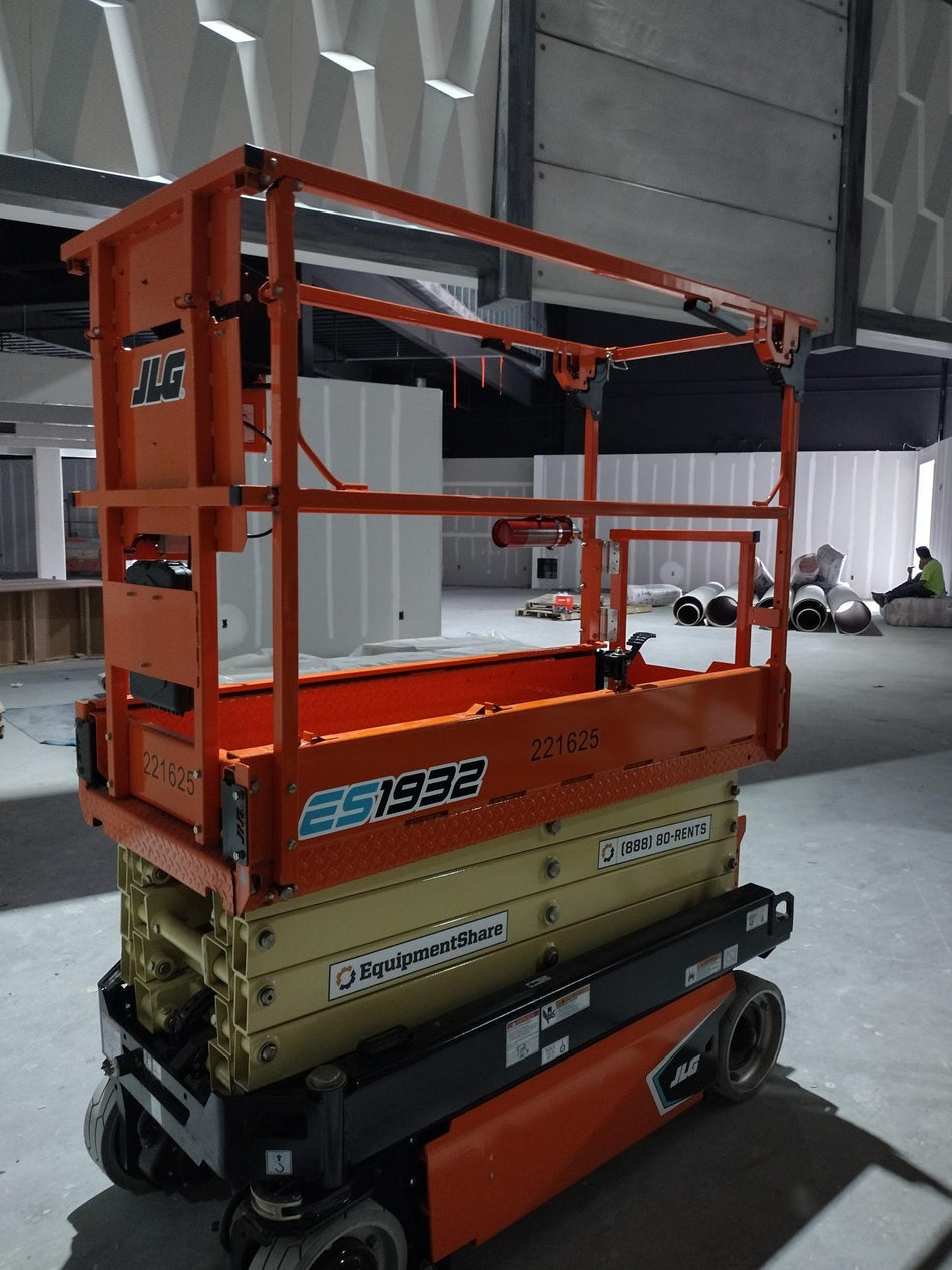 2022 JLG ES1932