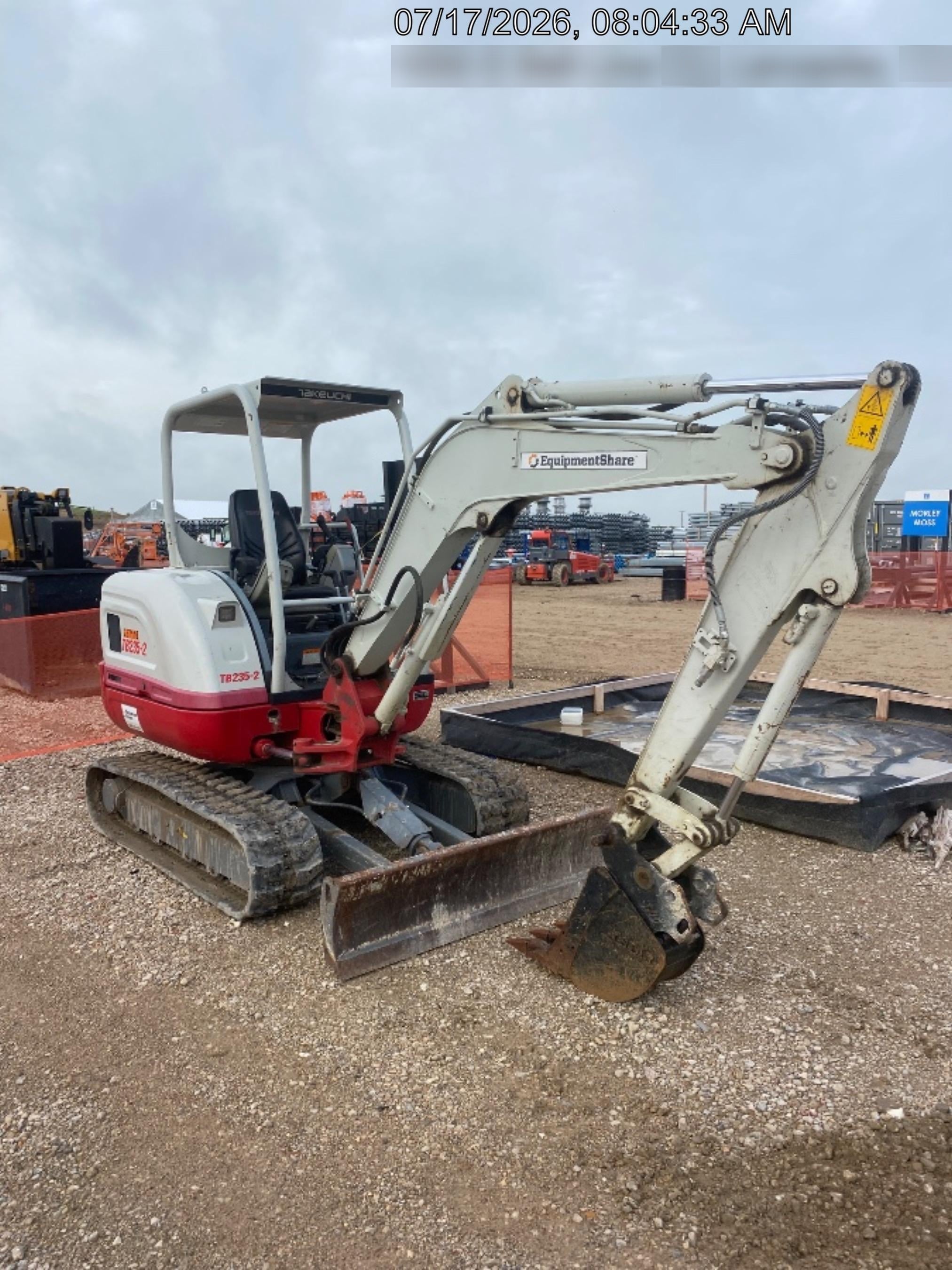 2022 TAKEUCHI TB235-2R