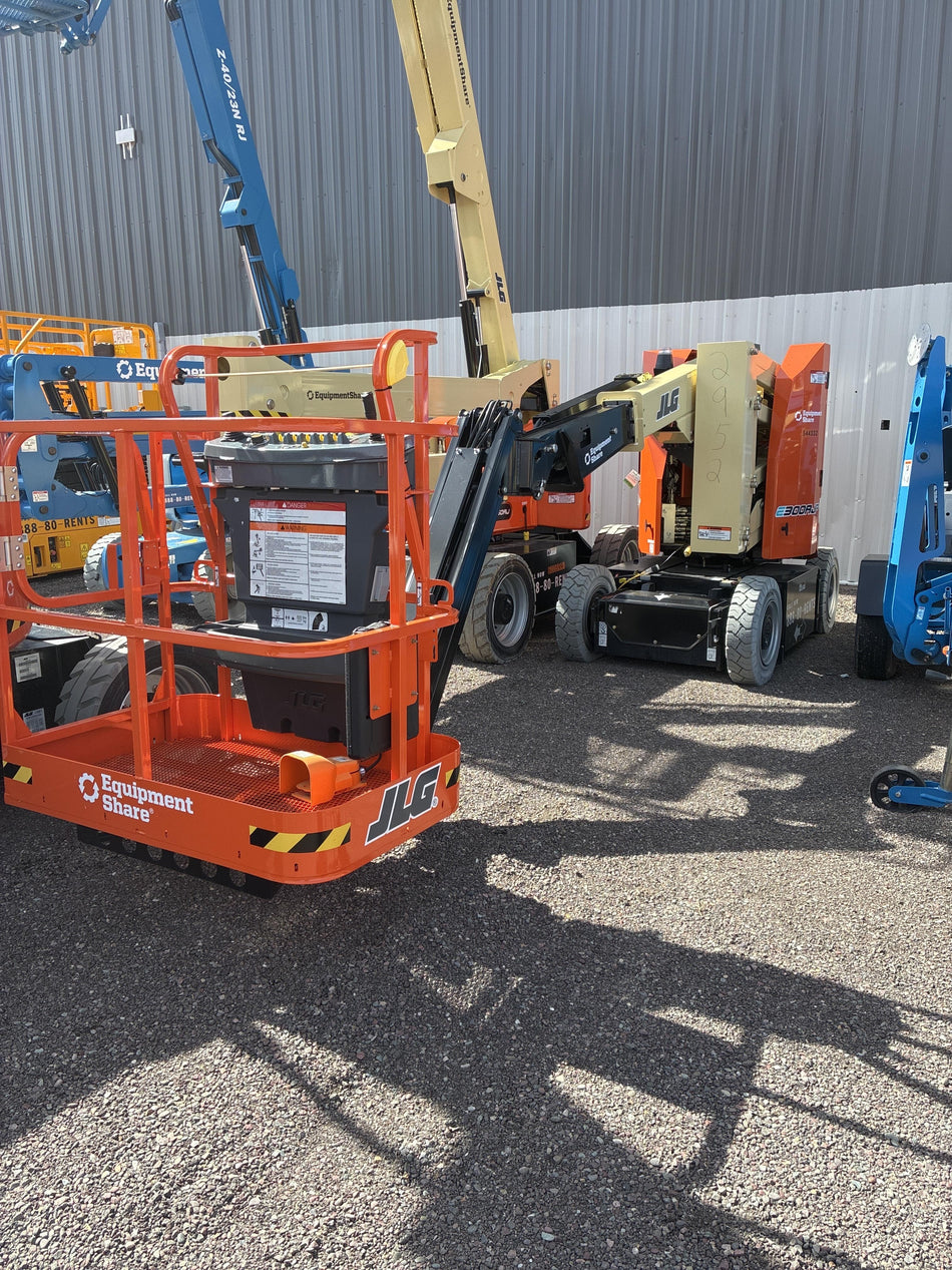 2025 JLG E300AJP