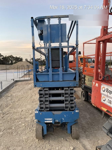 2019 Genie GS-2632 Folding rails with half height swing gate