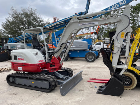 2022 TAKEUCHI TB250-2R