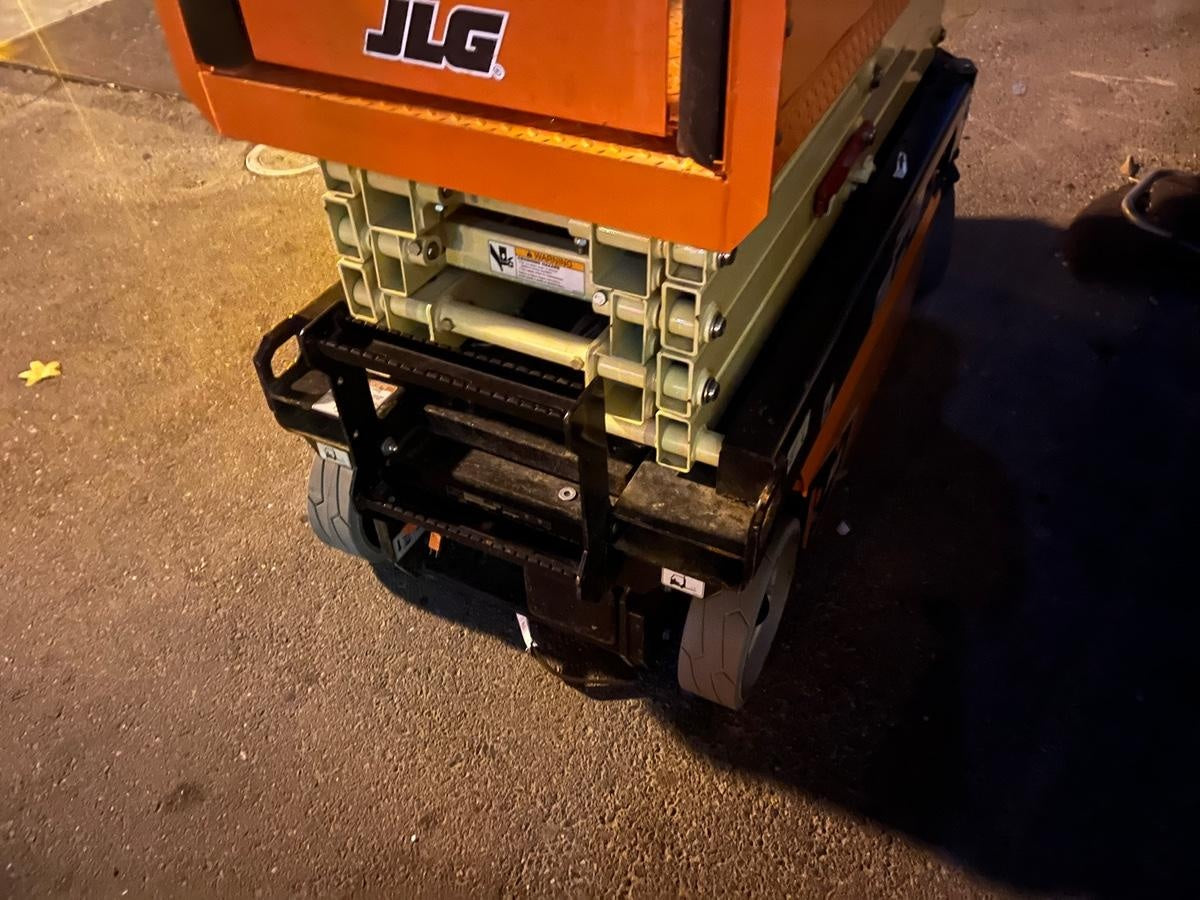 2024 JLG ES1932
