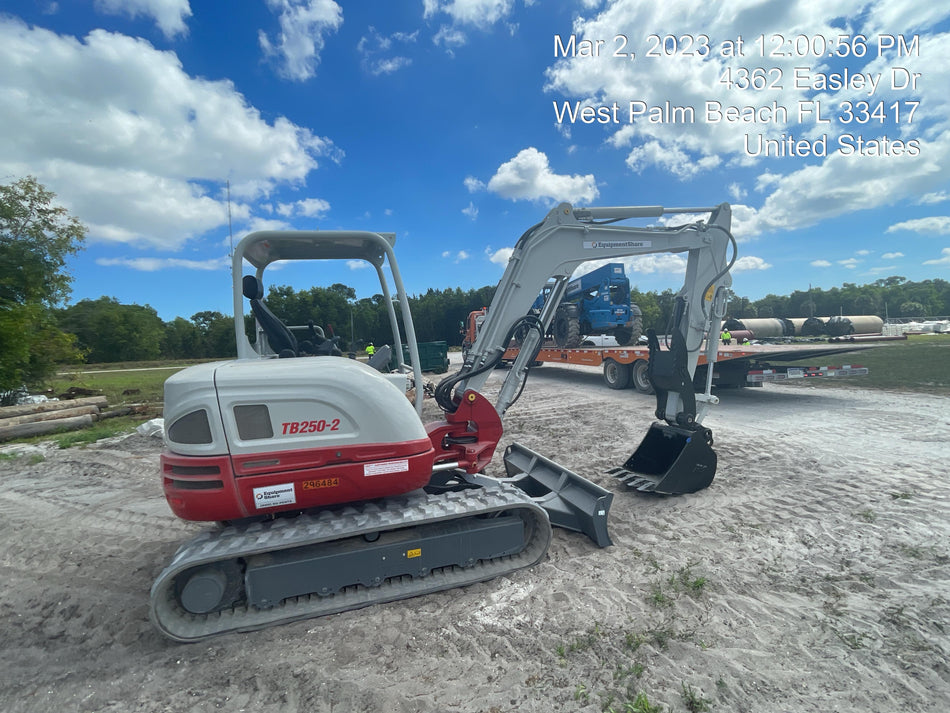 2023 TAKEUCHI TB250-2R