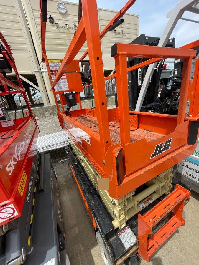 2023 JLG ES1932