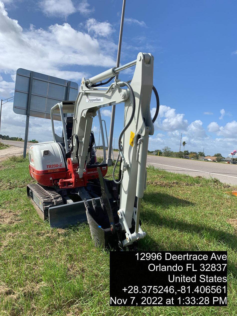 2022 TAKEUCHI TB250-2R