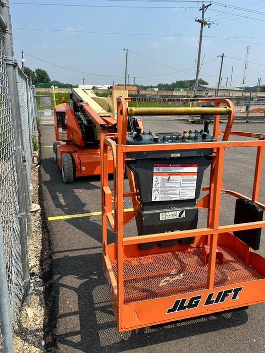 2019 JLG E400AJPN