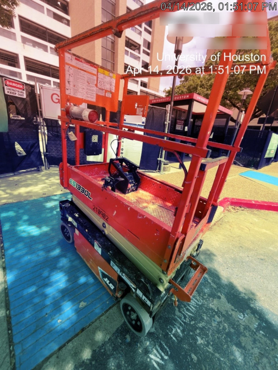 2022 JLG ES1330L