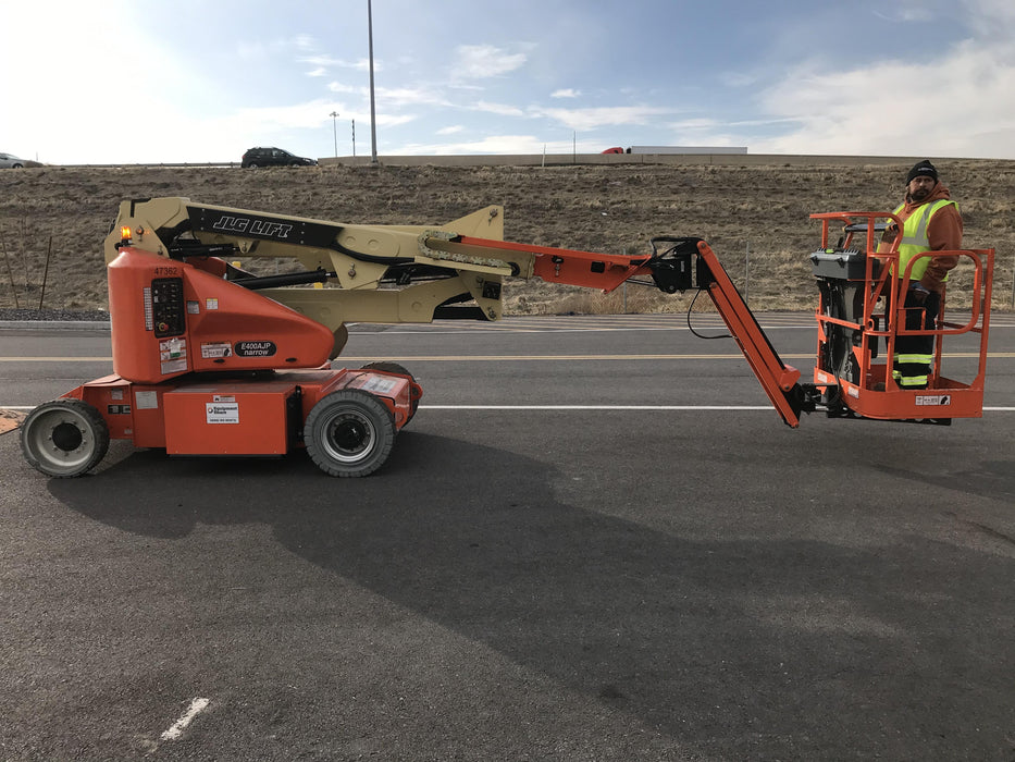 2019 JLG E400AJPN