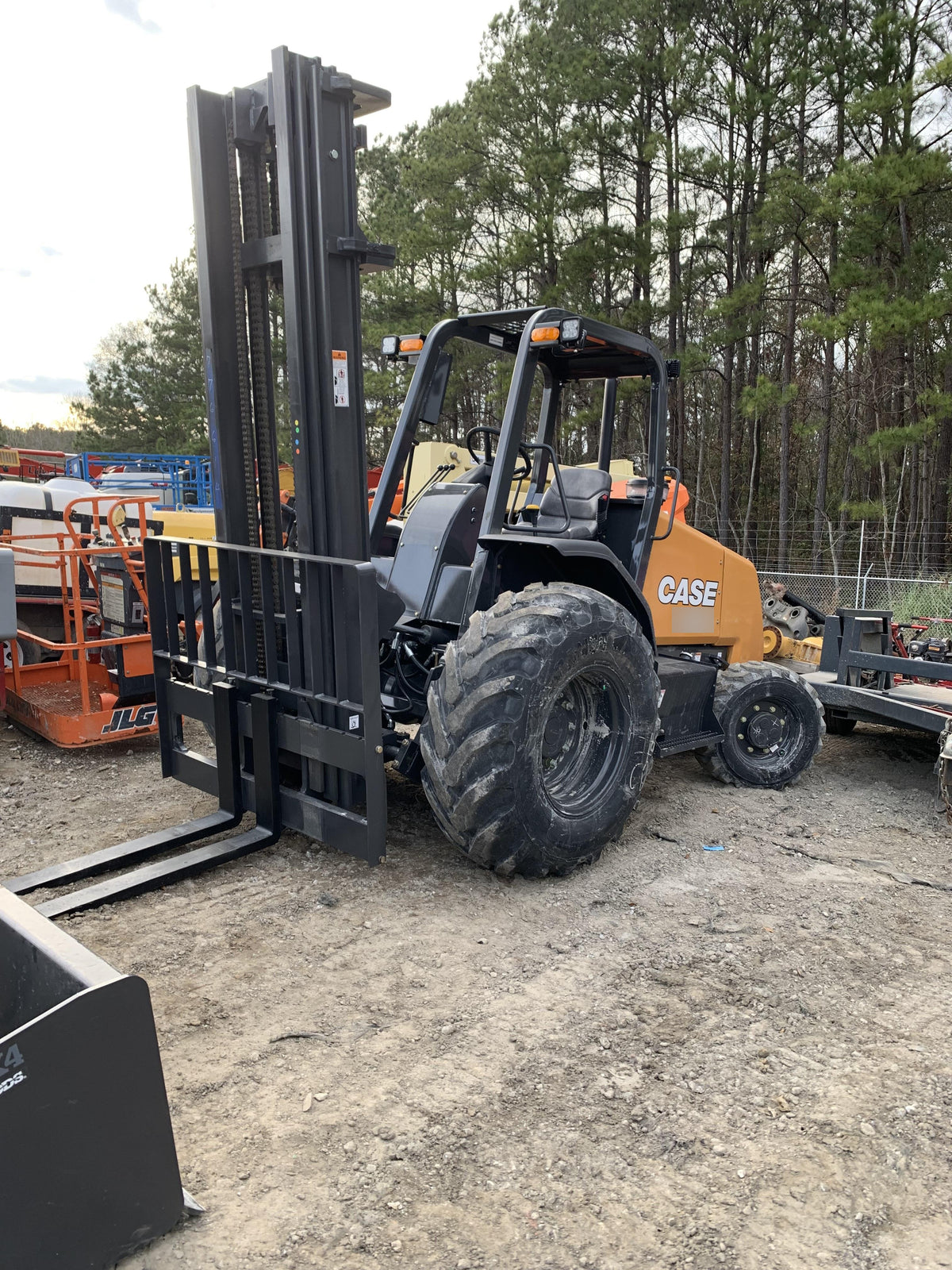 2023 CASE 588H