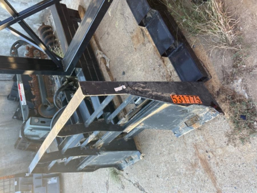 2025 ARROW MATERIAL HANDLING F5100CB - 72"