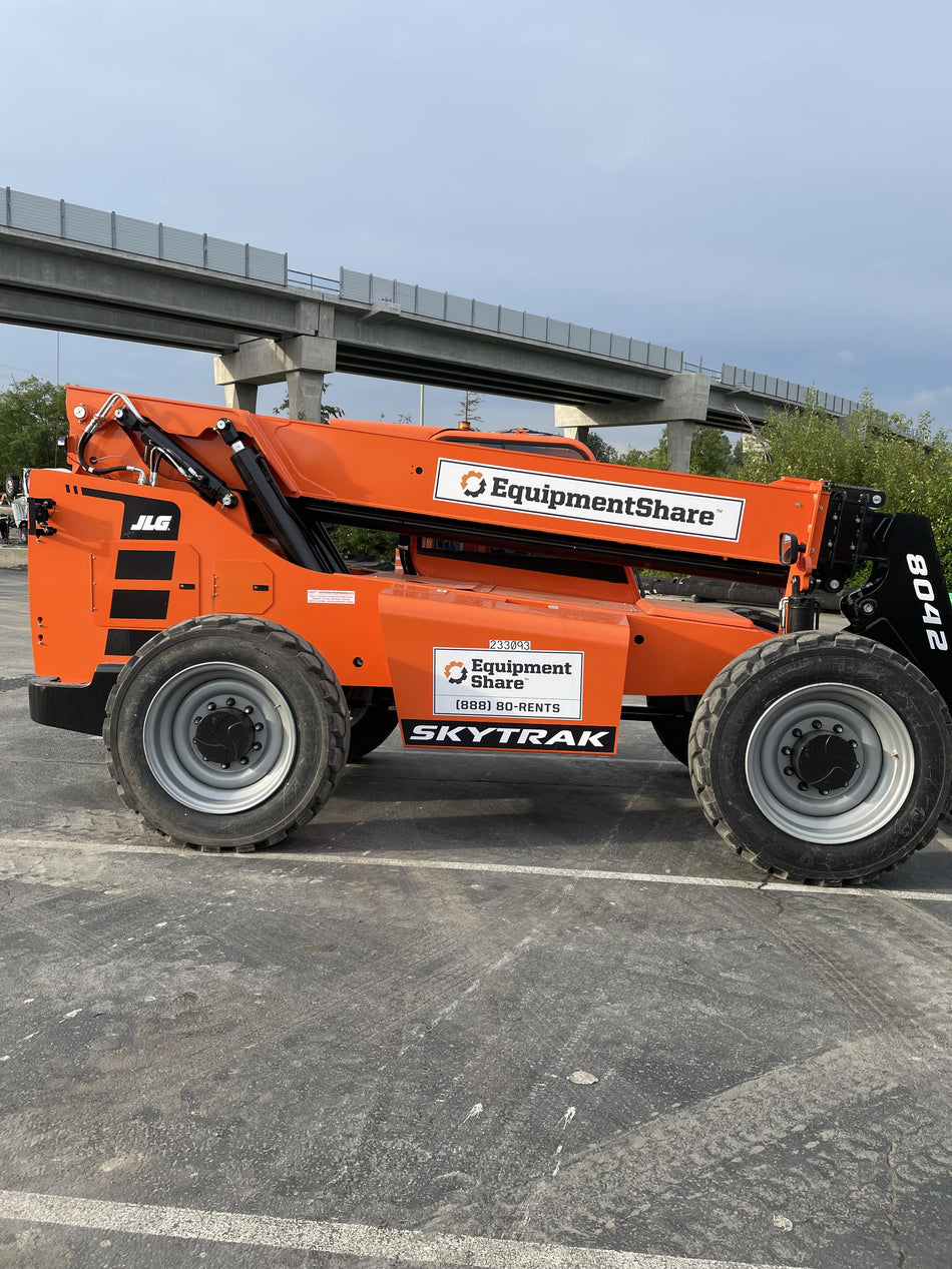 2022 SKYTRAK 8042