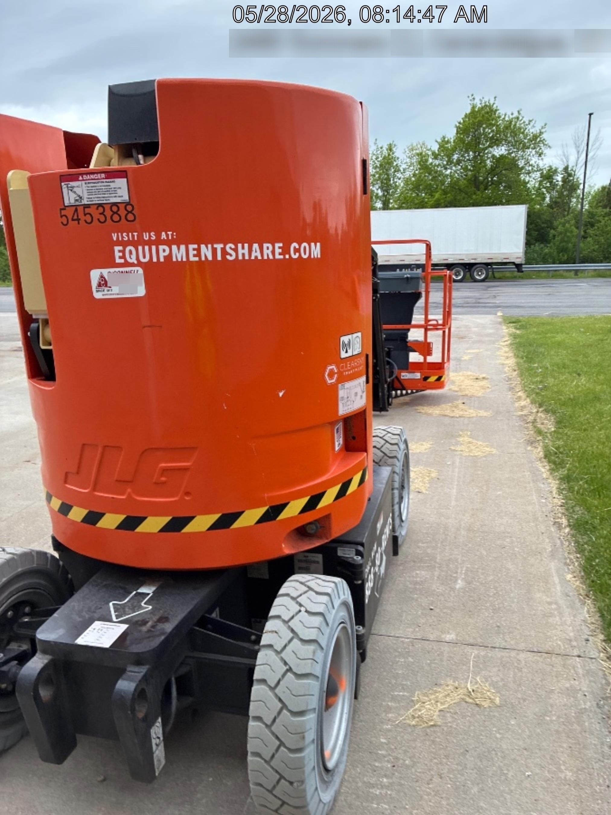 2025 JLG E300AJP