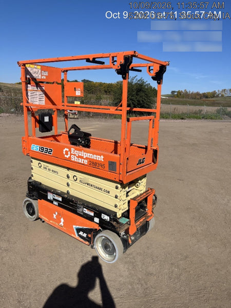 2022 JLG ES1932