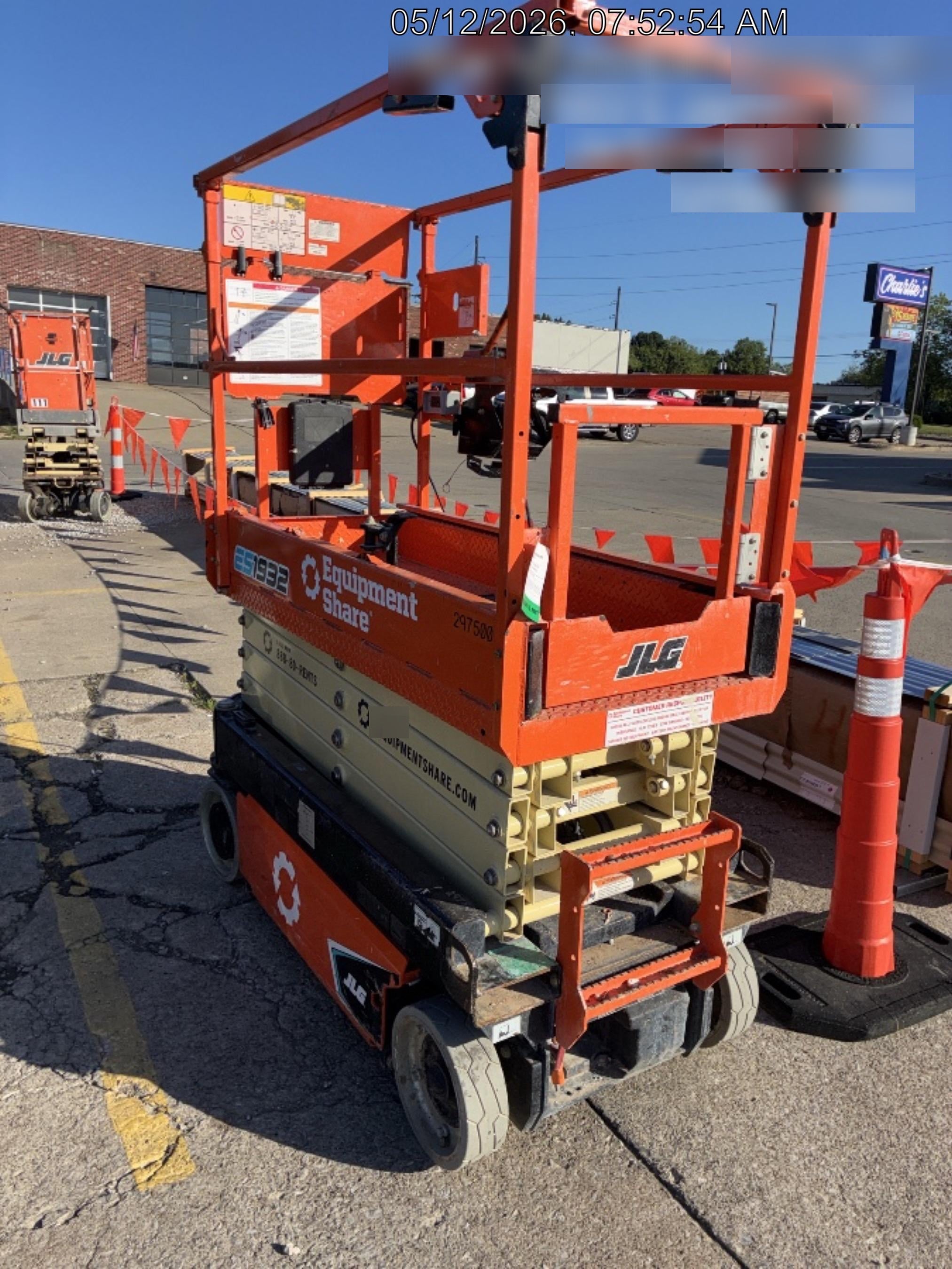 2023 JLG ES1932