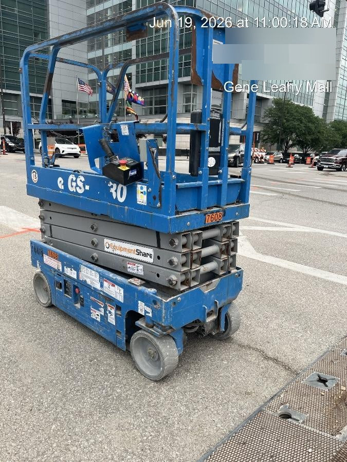2018 Genie GS-1930 Genie GS-1930 Lift w/Fixed Rail and Chain Entry
