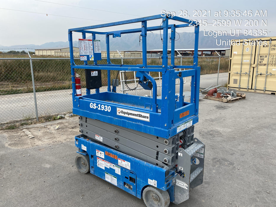 2020 Genie GS-1930 Solid Non Marking Tires, Beacon, Folding rails with half height swing gate, 800W Inverter