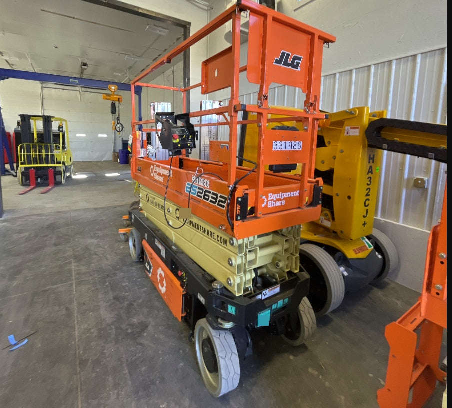 2023 JLG ES2632