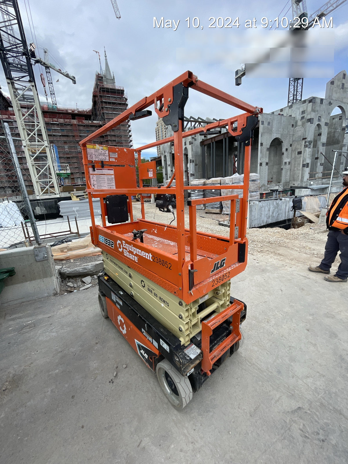 2022 JLG ES1932