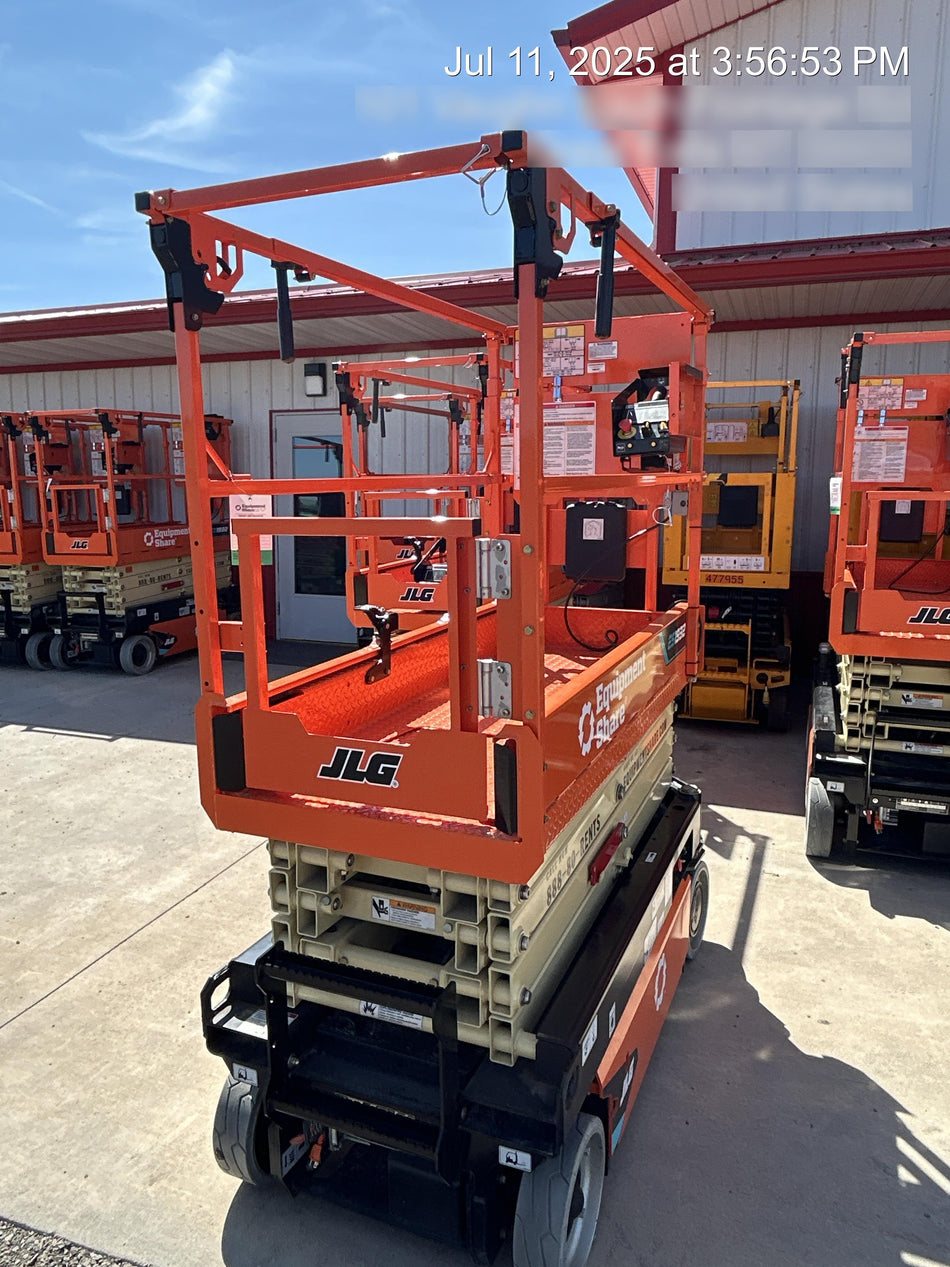 2025 JLG ES1932