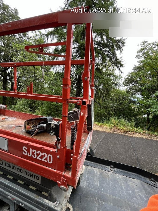 2020 Skyjack SJIII-3220 Solid NM Tires, Half height spring hinged entry gate, Dual Beacons, 6' Powered Extension Deck