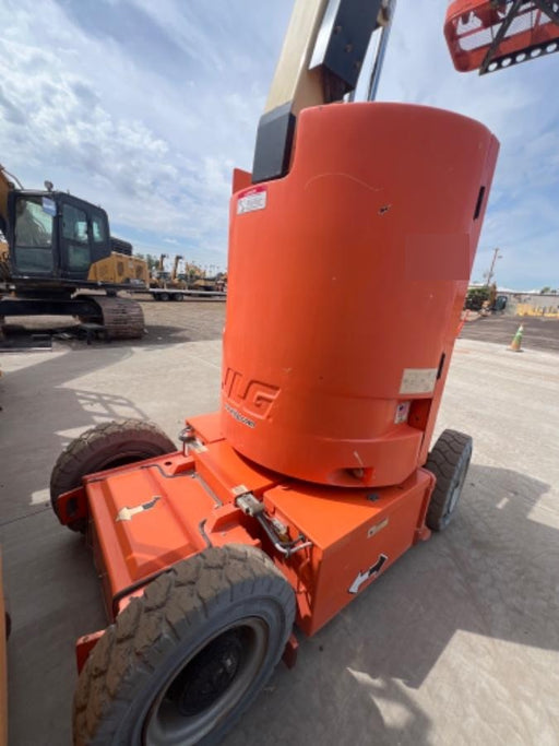2019 JLG E300AJP
