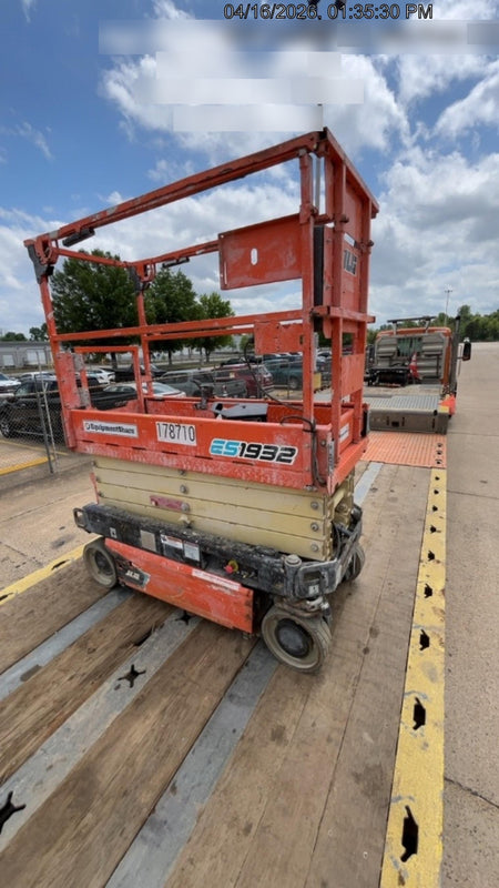 2021 JLG ES1932