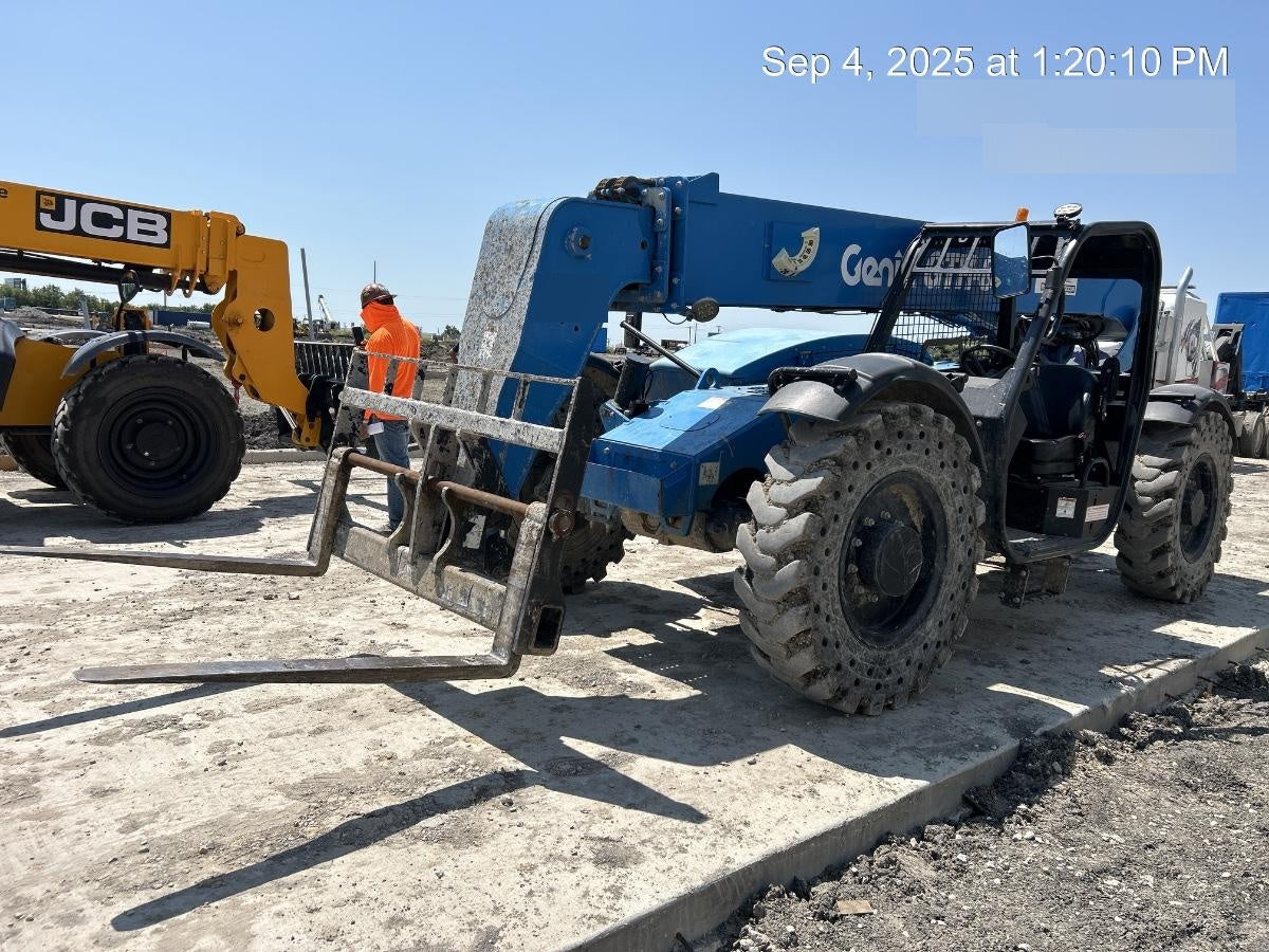 2018 Genie GTH-844 Genie GTH-844 w/Open ROPS, Solid Tires, beacon/work lights, 60" carriage/forks