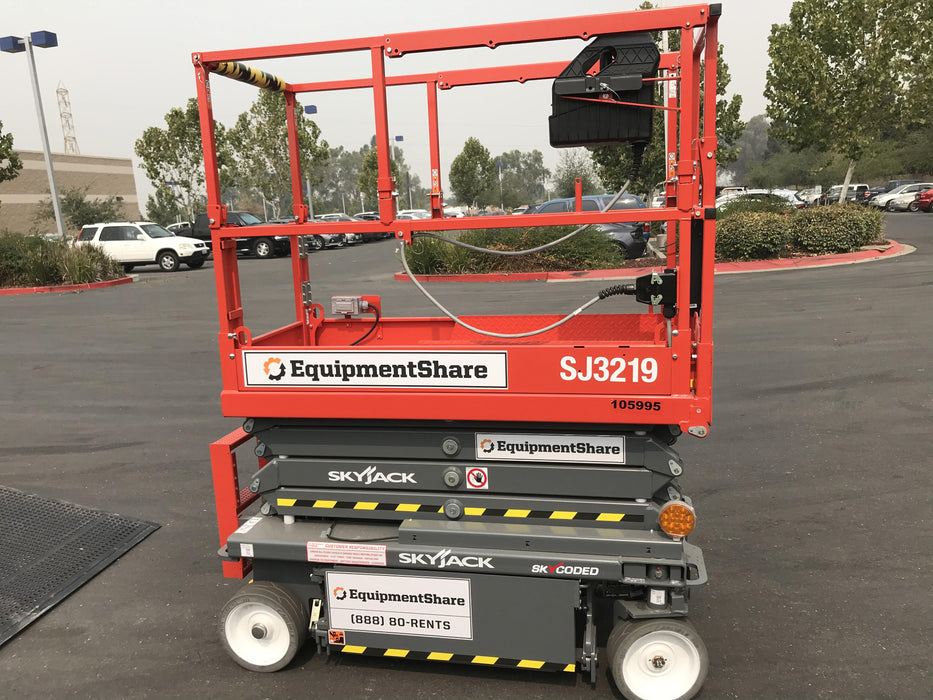 2020 Skyjack SJIII-3219 Solid NM Tires, Half height spring hinged entry gate, Dual Beacons, 800W Inverter