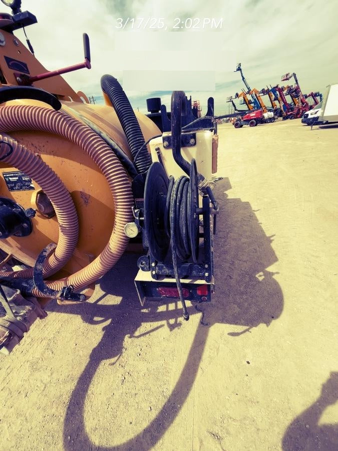 2021 VAC-TRON LP573XDT