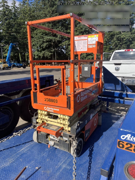 2022 JLG ES1330L