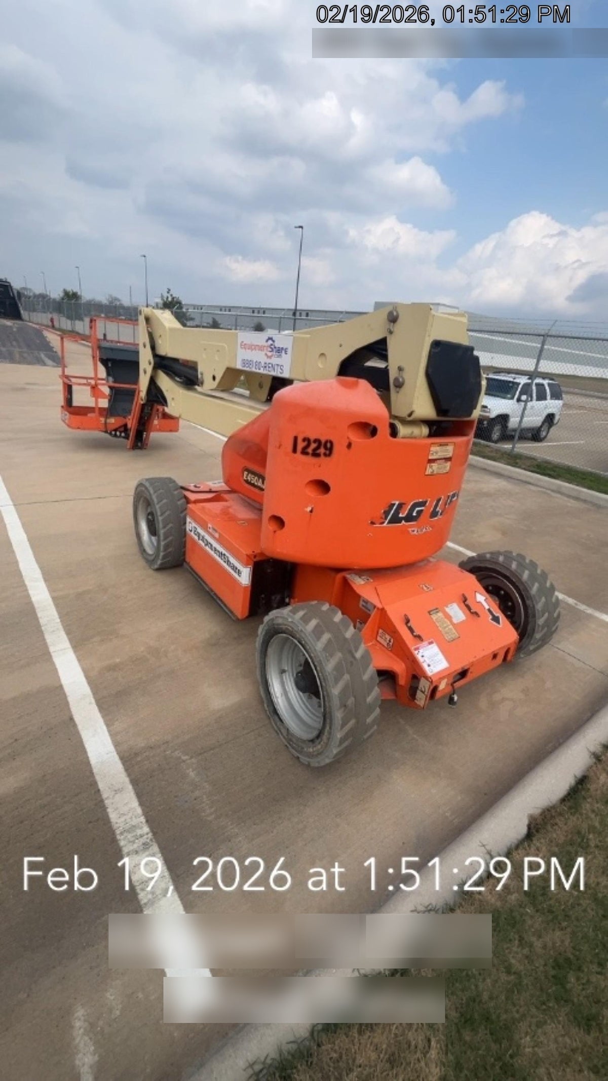 2016 JLG E450AJ