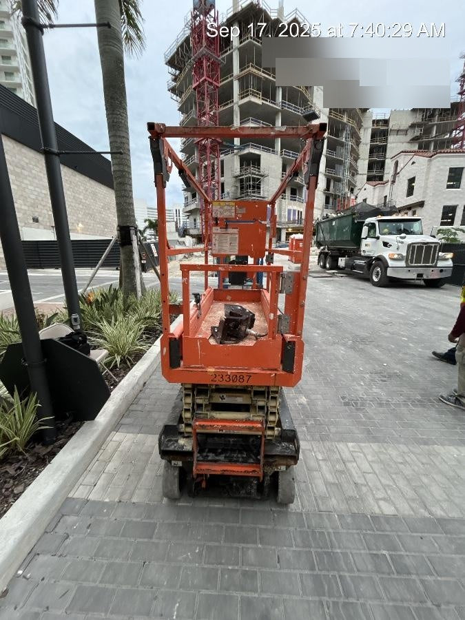 2022 JLG ES1932