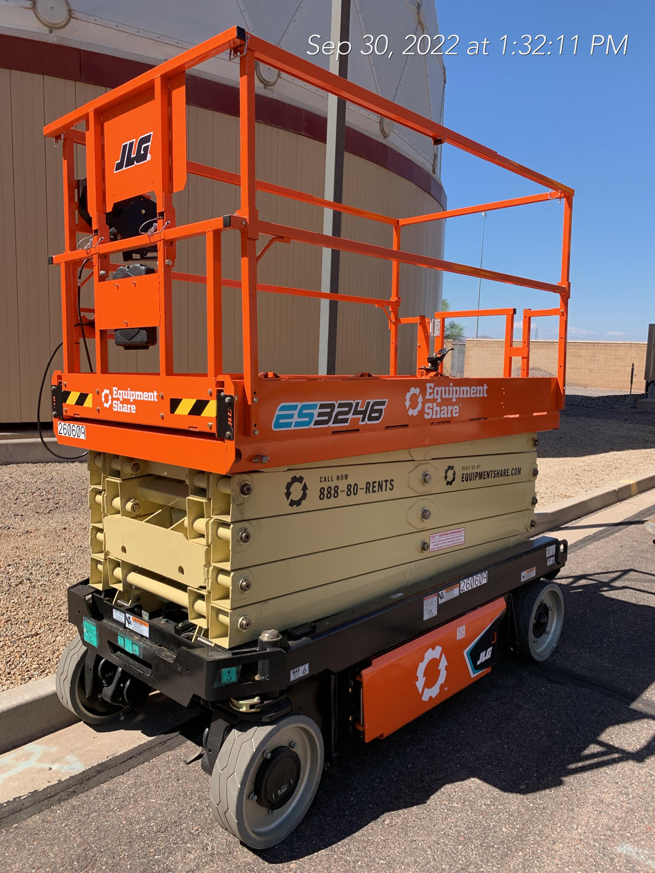 2022 JLG ES3246