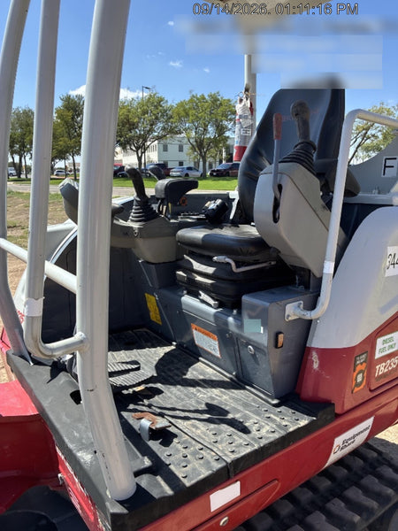 2023 TAKEUCHI TB235-2R