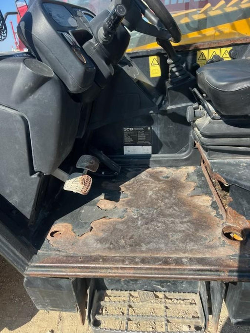 2020 JCB 510-56 Canopy, 74 HP, Solid Tires, STD Worklight, Beacon, Aux Hydraulics, Lifting Eye, Back up Alarm w/66" Carriage/60" Forks