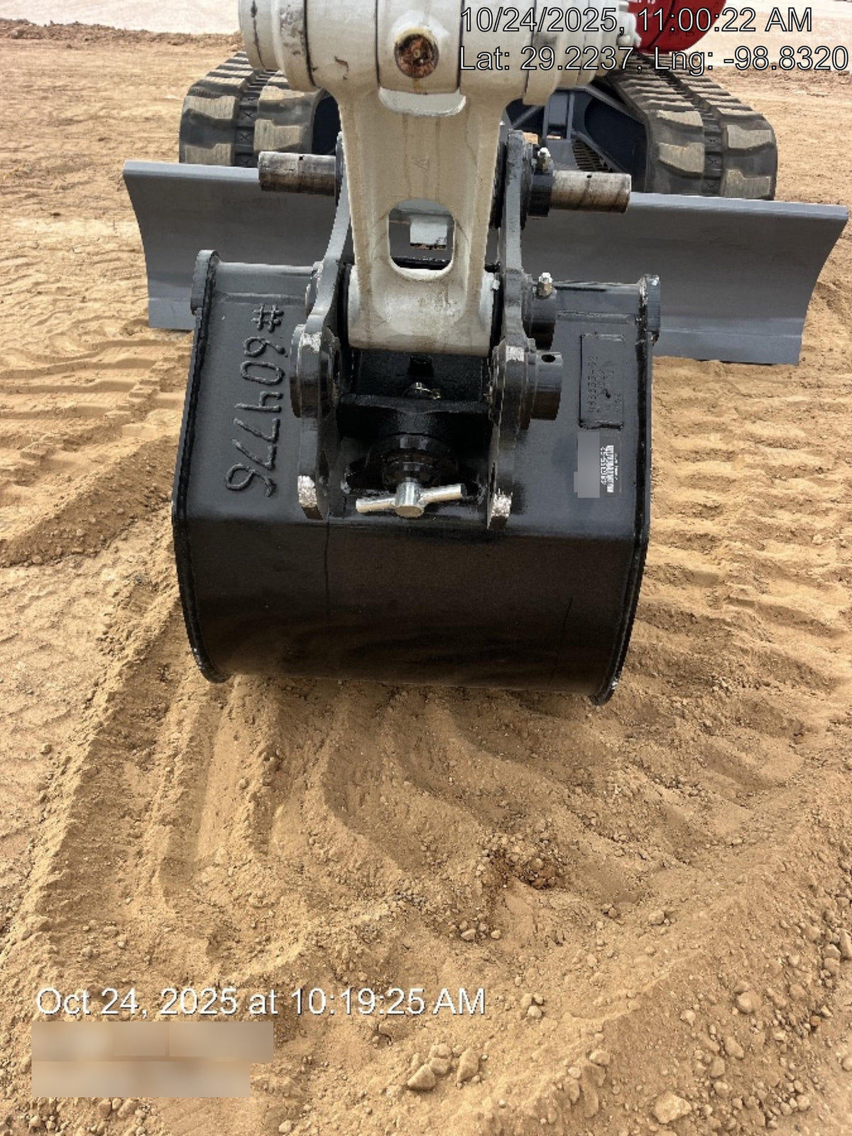 2025 TAKEUCHI 24" Bucket Takeuchi
