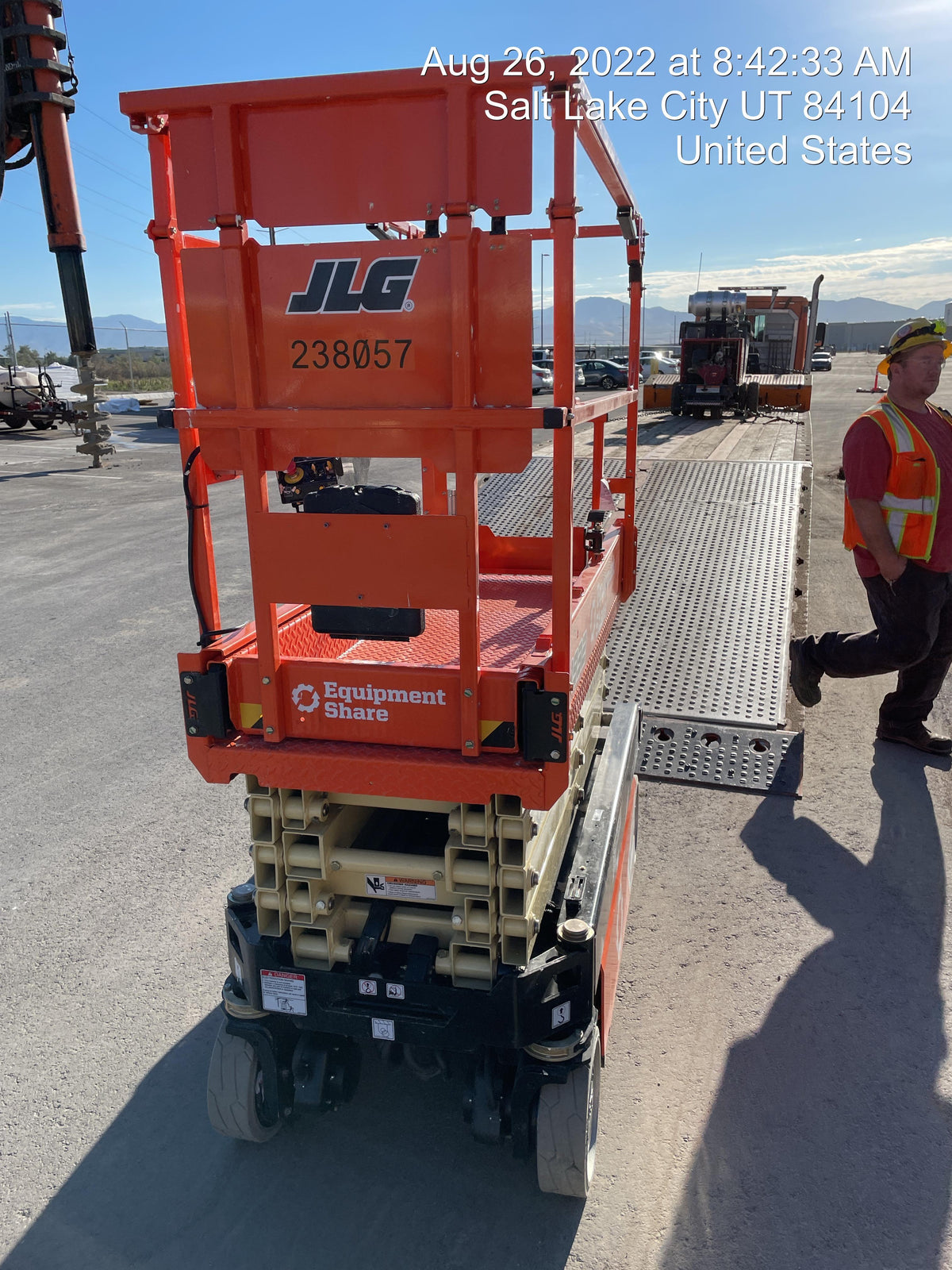 2022 JLG ES1932