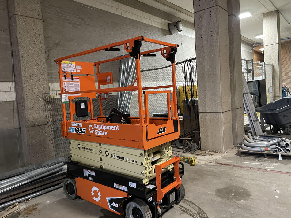 2022 JLG ES1932