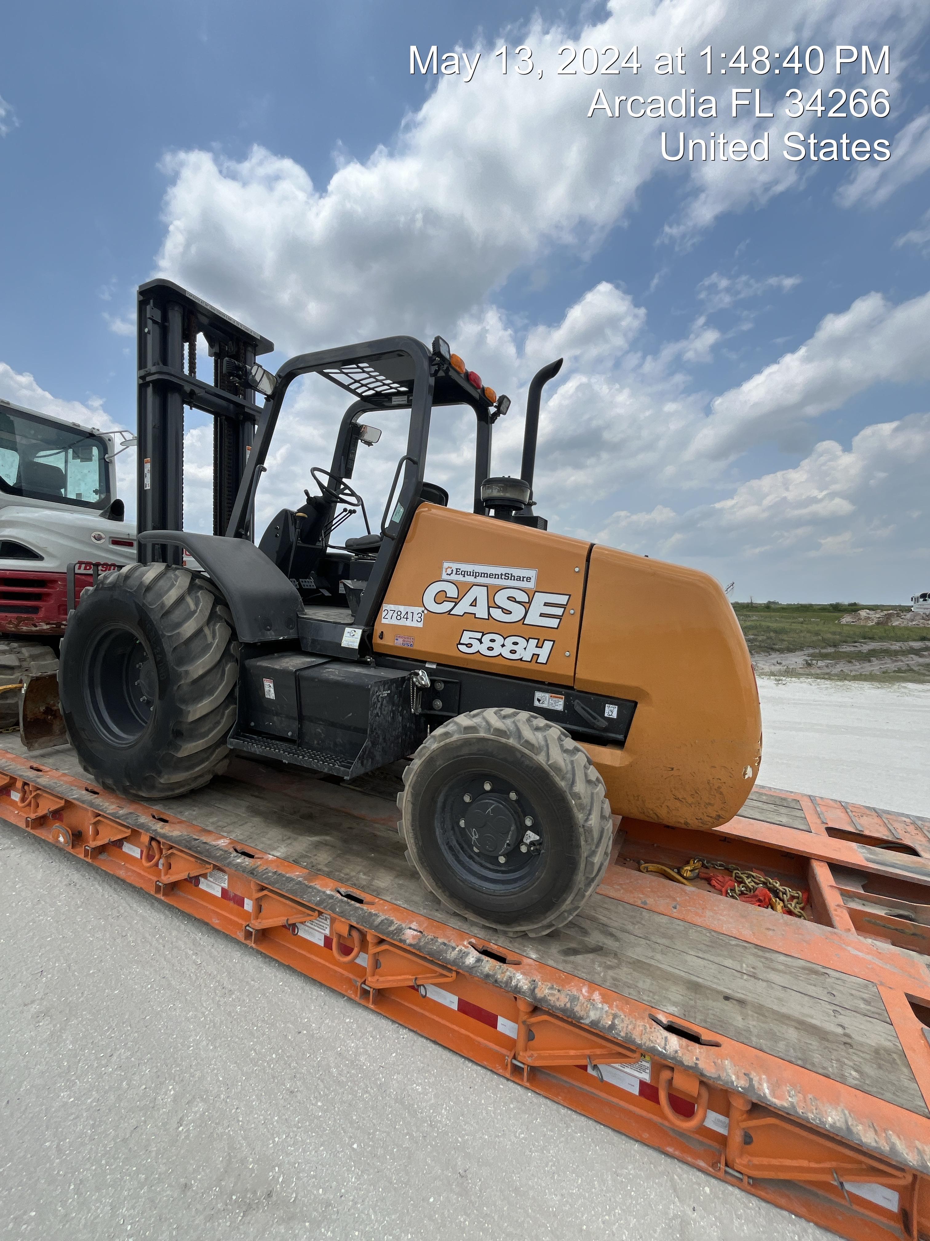 2023 CASE 588H