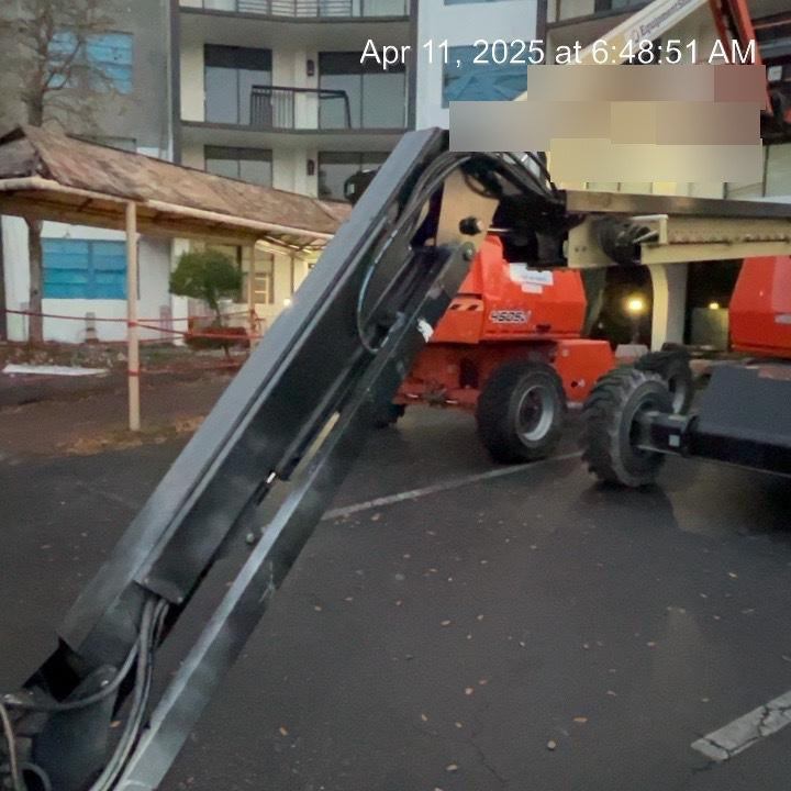 2023 JLG 460SJ