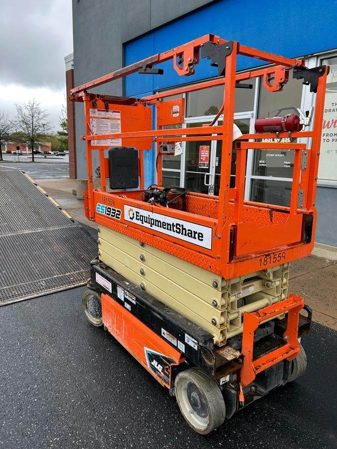 2021 JLG ES1932