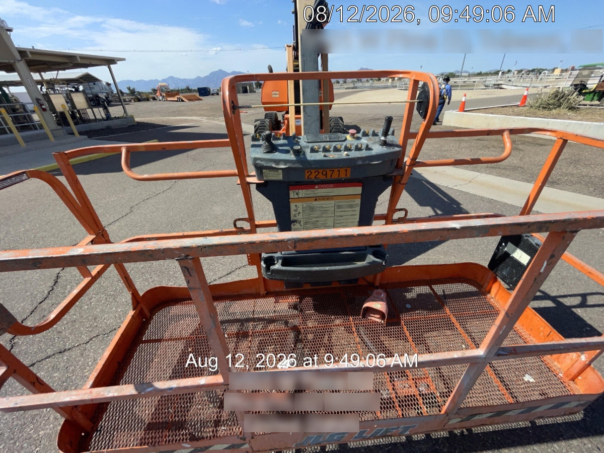 2022 JLG 800AJ