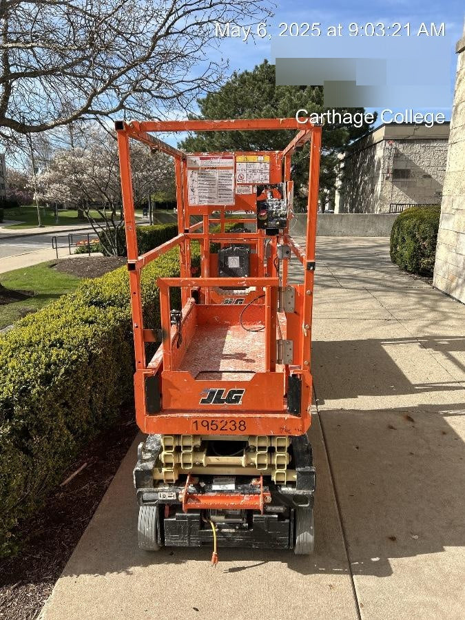 2021 JLG ES1330L
