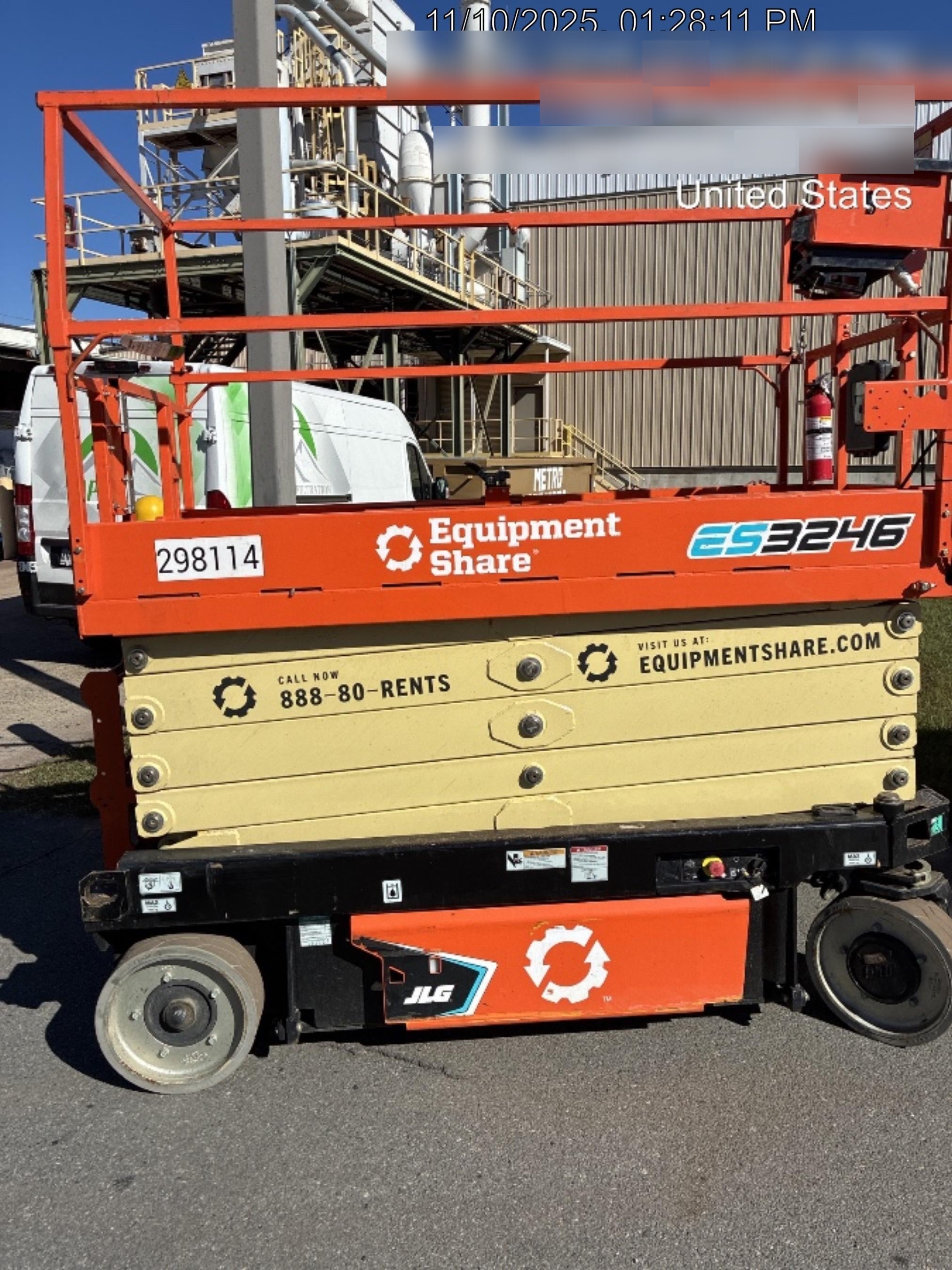 2023 JLG ES3246