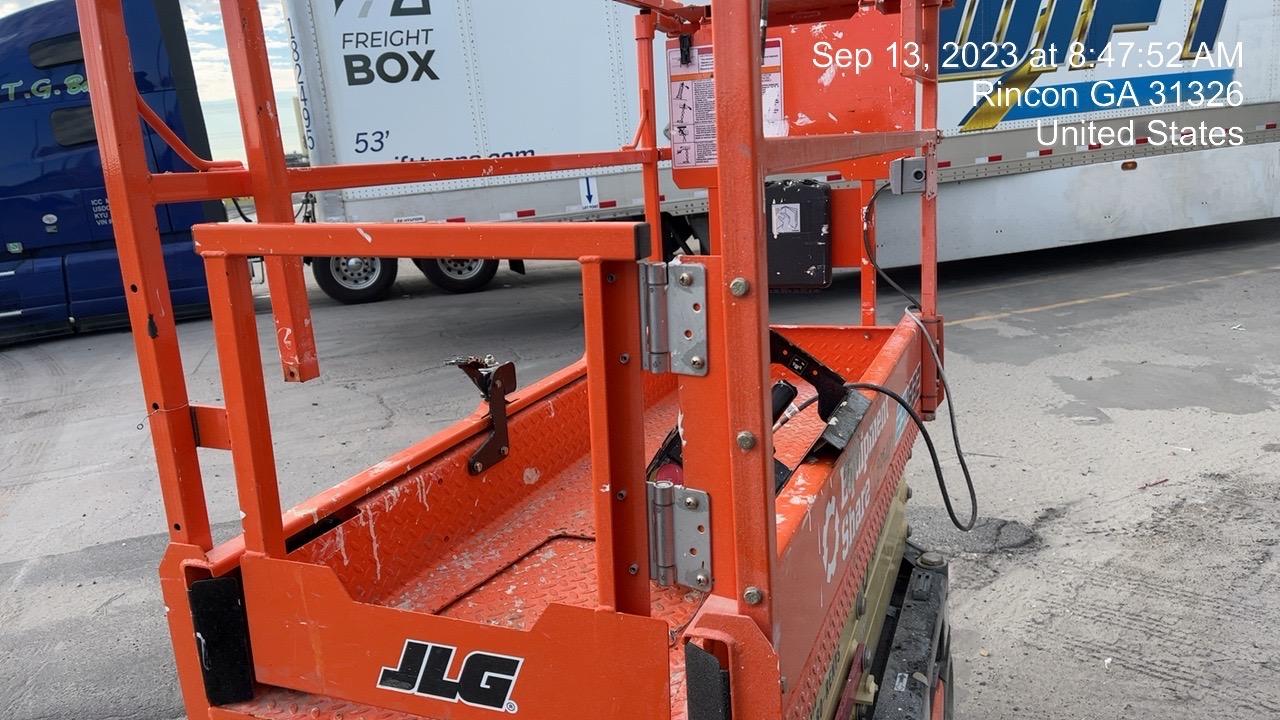 2023 JLG ES1932