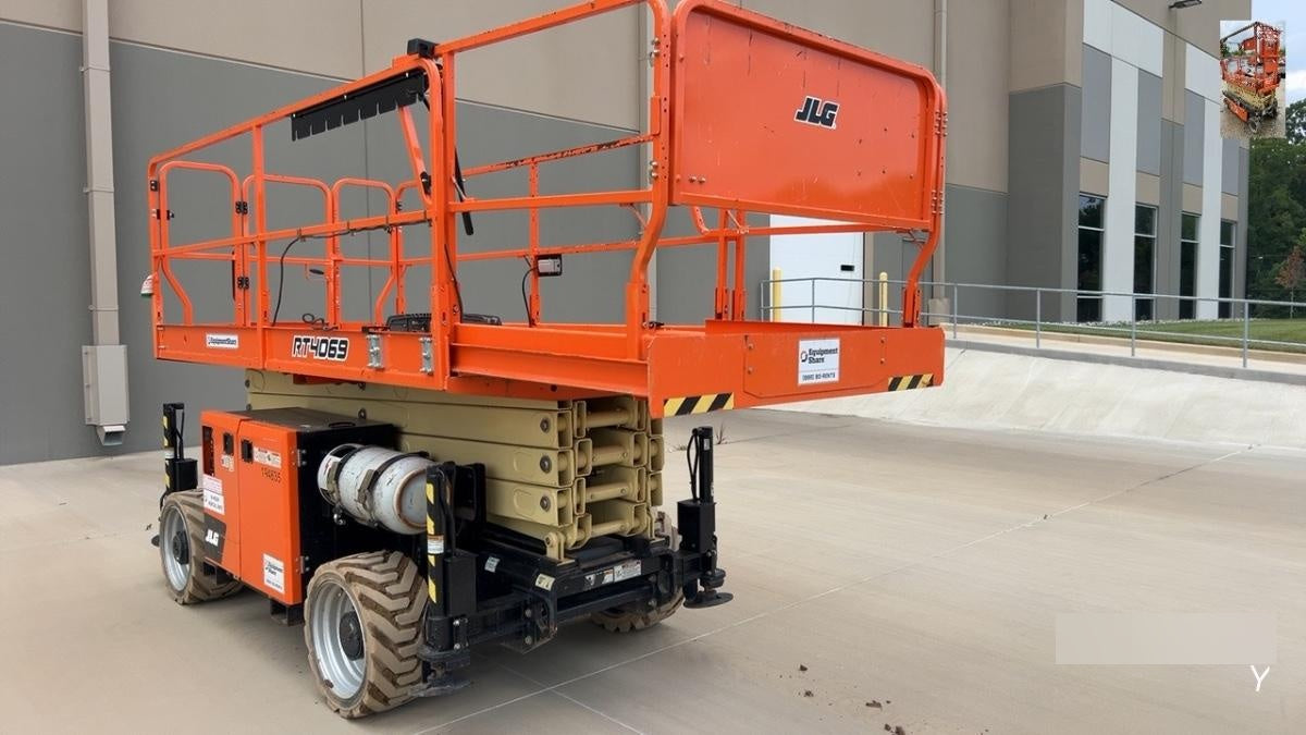2021 JLG RT4069